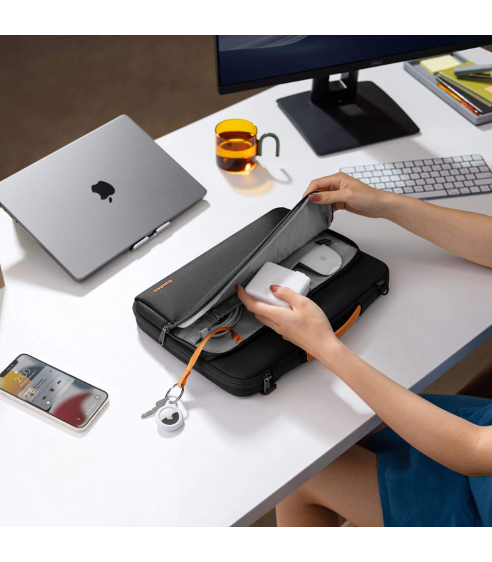 Defender-A40 (13.5-14 ") Shoulder Bag Black