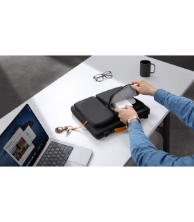 Defender-A42 (14") Shoulder Bag, Black